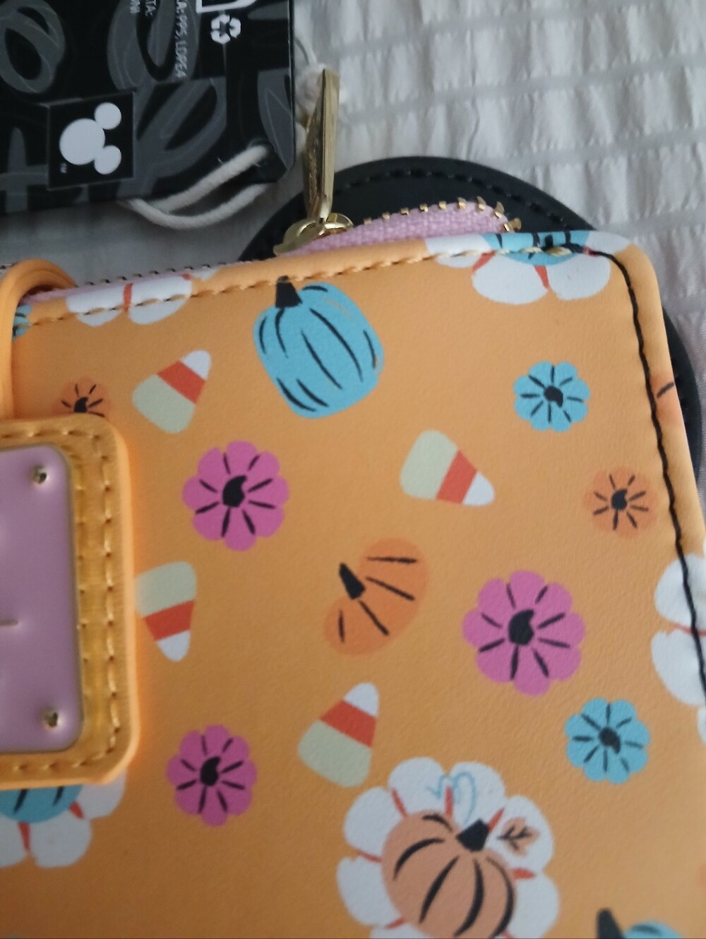 NWT LOUNGEFLY DISNEY MINNIE MOUSE WALLET WITH PUMPKINS AND CANDY CORN HARDTAG - Picture 3 of 5